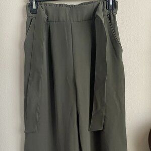 Lululemon Noir Pants in Olive Size 4